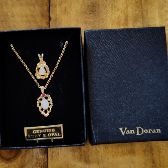Van Doran ruby and opal pendant 18" chain and extra pendant. - Picture 3 of 4